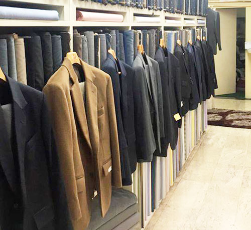 上質なカシミアスーツが店主のおすすめ。日本で仕立てるより、驚くほどリーズナブル