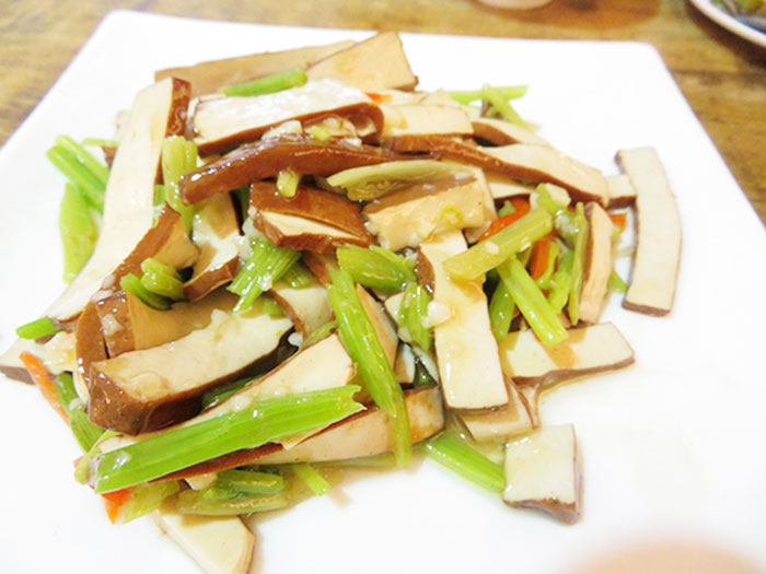 ヘルシーな中華風の豆腐サラダ