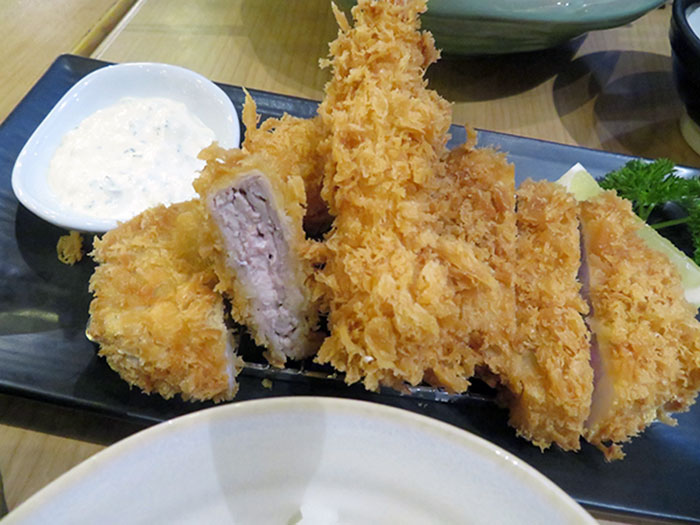 豪華なミックスフライ定食