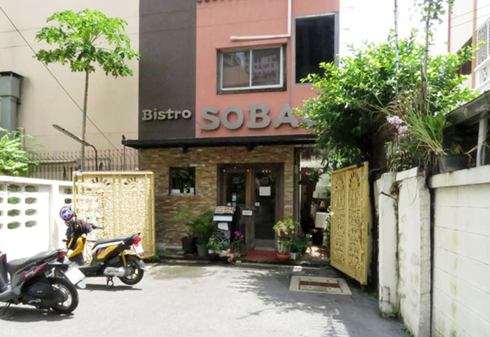 ソイ41の中ほどにある、隠れ家的なお店