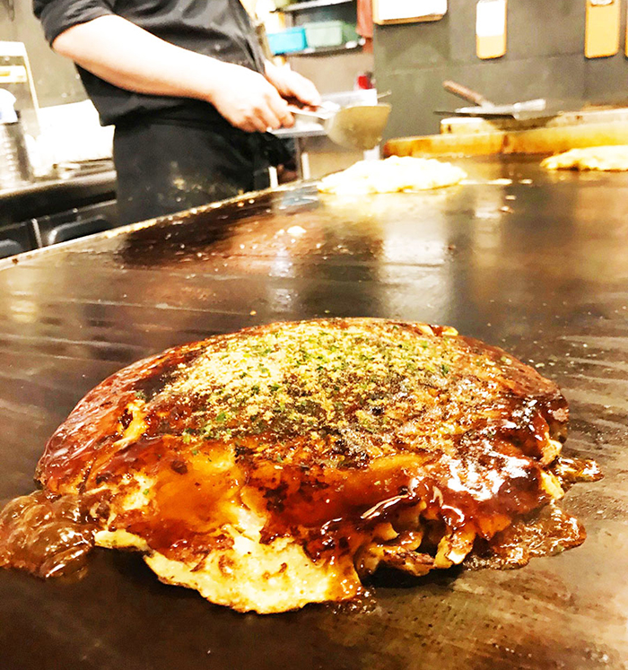 お好み焼きは関西のモダン焼き