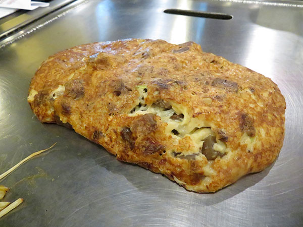 看板メニューのどろ焼き。お好み焼きもある