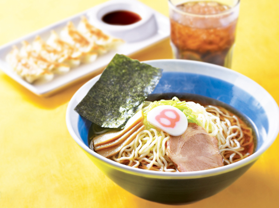 8ちゃん麺+餃子6個+コーラのセットで155バーツ