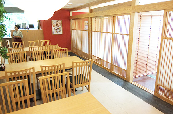 ソイ49店の店内