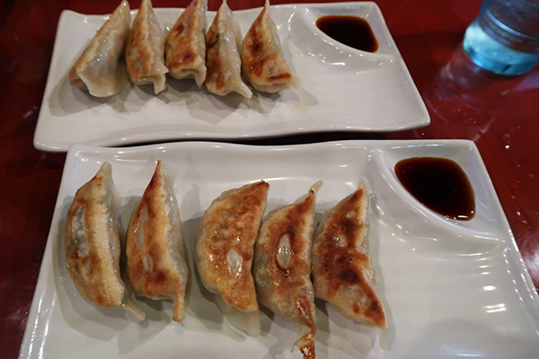 焼き餃子は5個で95バーツ