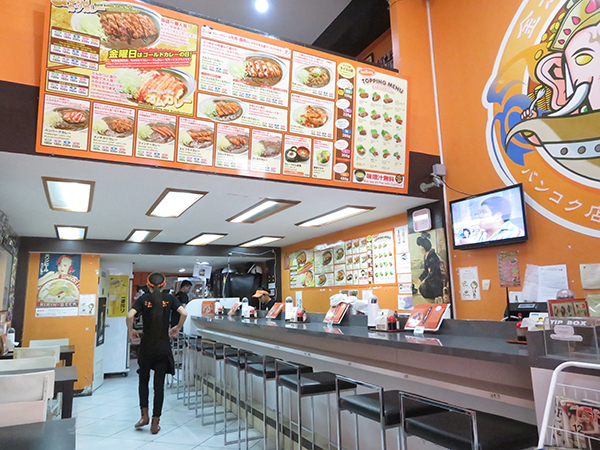 スクムビット・ソイ39の本店の店内