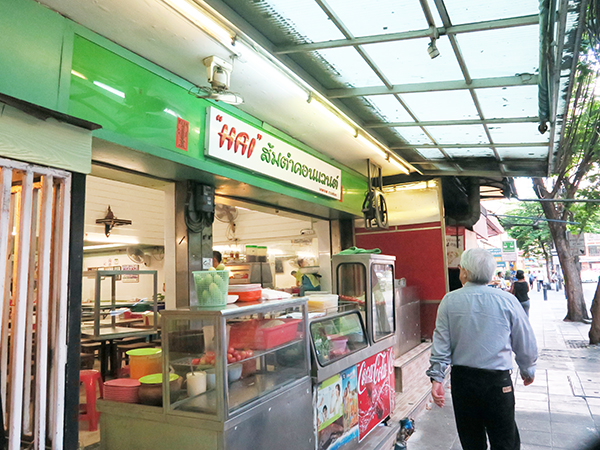 コンベント通り沿いの店構え