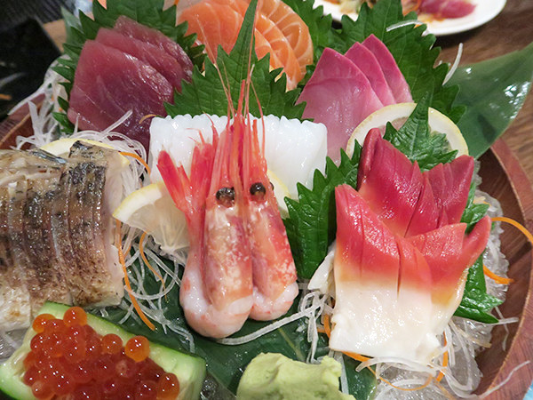 日本から直送の新鮮な魚介も!