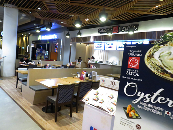 エムクオーティエ地下のオープンエアの店