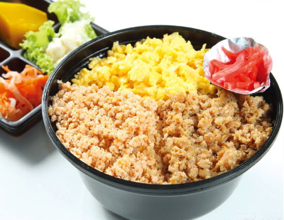 リーズナブルな三色丼 150バーツ