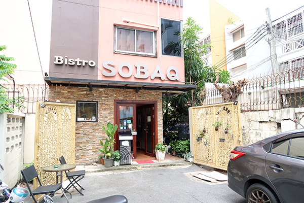 ソイ41の奥まったところにある店