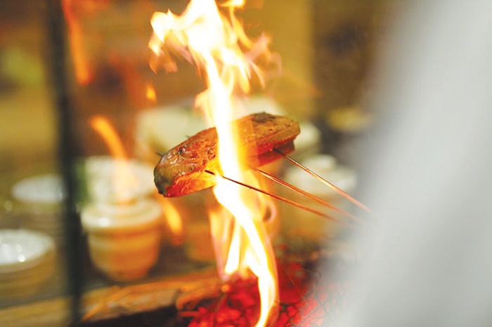 江戸前寿司と藁焼きが自慢
