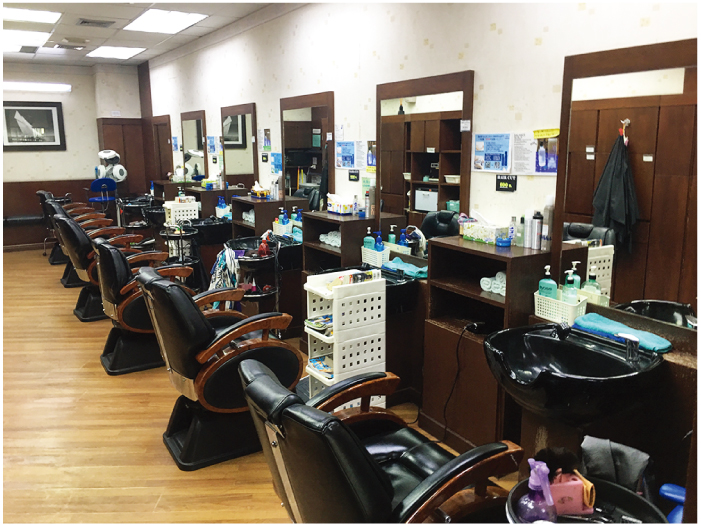 Jアベニューの3階にある「男爵」の店内