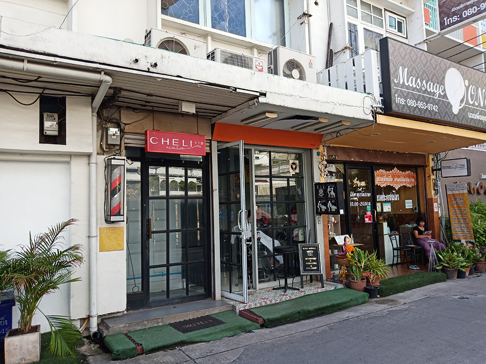 ソイ29の店前
