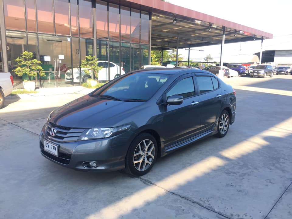 ホンダ・シティー、2010年、315000バーツ、ローン7238バーツ